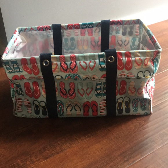 thirty-one Handbags - THIRTY ONE Deluxe  utility tote